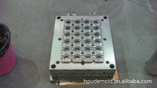 通过13场专题学习、读书活动