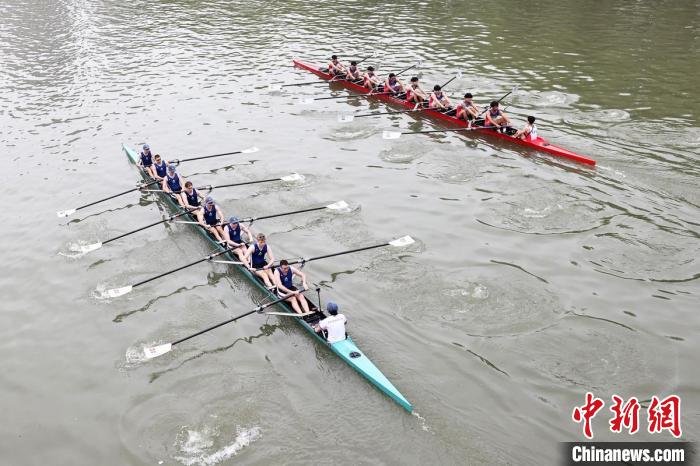 2024南京·大学生赛艇公开赛在外秦淮河鼓楼段拉