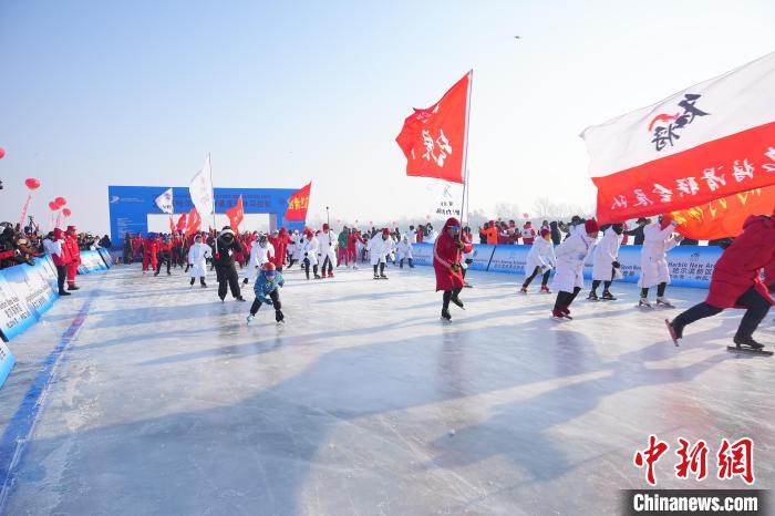 2025年哈尔滨亚洲速度滑冰马拉松盛大开幕，千余