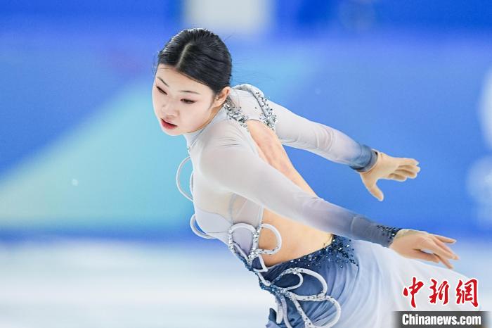 元宵佳节哈尔滨亚冬会：中国选手刷新赛季纪录