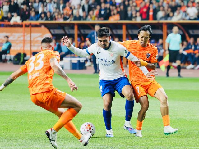 山东泰山客场惨败云南玉昆 红牌谢文能成关键转