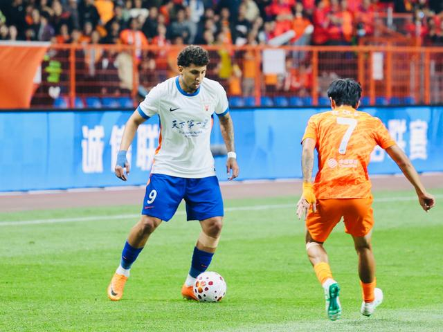 山东泰山客场惨败云南玉昆 红牌谢文能成关键转