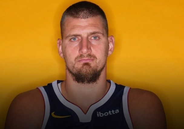 约基奇砍下三双数据掘金力克爵士