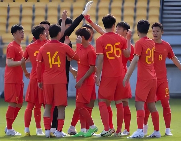 莫拉执教武汉三镇首秀惊艳 万项留洋独造三球引