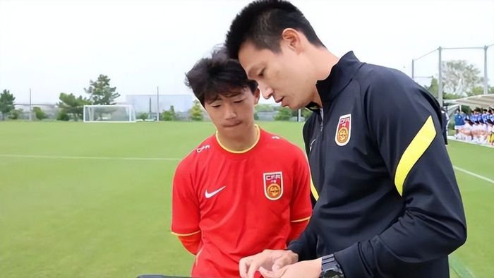 莫拉执教武汉三镇首秀惊艳 万项留洋独造三球引